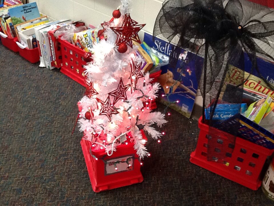 JenReichardt1's tweet photo. Our Serena Christmas Tree! @SerenaHills_161 @flossmoorsd161 https://t.co/7Nsfhi3vyp