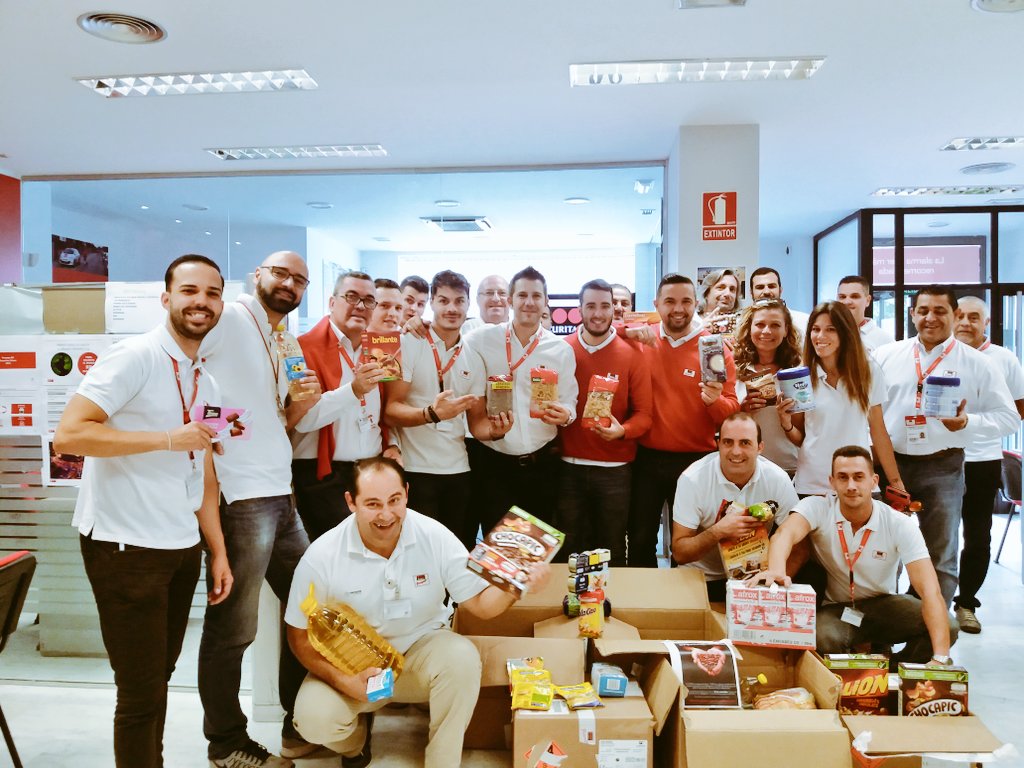 MtnezRivera's tweet photo. Mandamos 300 kilos de recogida  de alimentos para los mas necesitados!!!! Enhorabuena y gracias Tenerife Norte, por  vuestro compromiso y colaboración, una vez más. https://t.co/1H1uXiVMWz