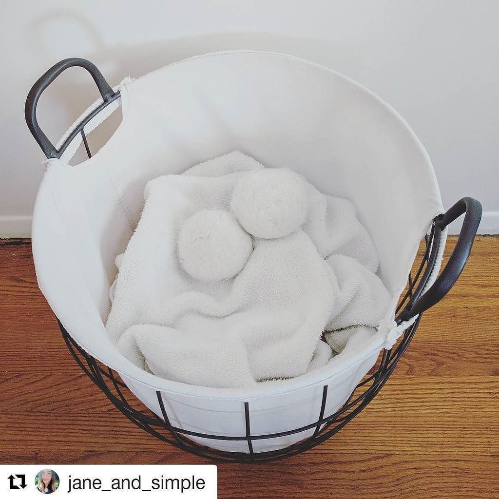 tangieco's tweet photo. #Repost @jane_and_simple・・・ Laundry.
.
I think (ok, I know) I got carried away on my newest blog post. I wanted to answer the most common questions I was receiving about how to do #zerowaste laundry and I wanted to find a product that worked for me t… https://t.co/Q7NN3jORqX https://t.co/Jt2CcfYQh2