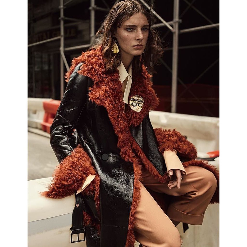 StreetersUSA's tweet photo. Vogue China November 2017 ‘Walk On By,’ Makeup by #MakiRyoke Casting by #AmCasting Hair by #TomoJidai
@makiryoke @amcasting @tomojidai @voguechina #StreetersUSA #VogueChina #Vogue #Makeup #Hair #Beauty #ModelCasting #AnsleyGulielmi Photographed by #GregoryHarris https://t.co/fWKw1XonA5