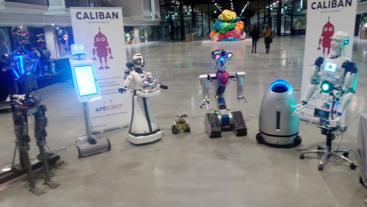 aymericw's tweet image. La photo de famille des robots de l&apos;#apérobot de l&apos;@AssoCaliban à @joinstationf