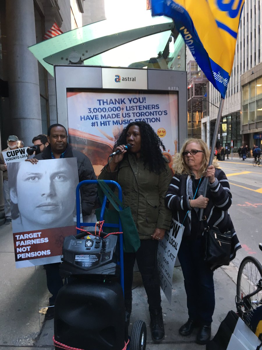 LiisaSko's tweet photo. Postal workers & allies picket outside where @Bill_Morneau is speaking at King/Yonge - hands off our pensions, stop C-27! #StopC27 #canlab @cupw https://t.co/puakzaZn17