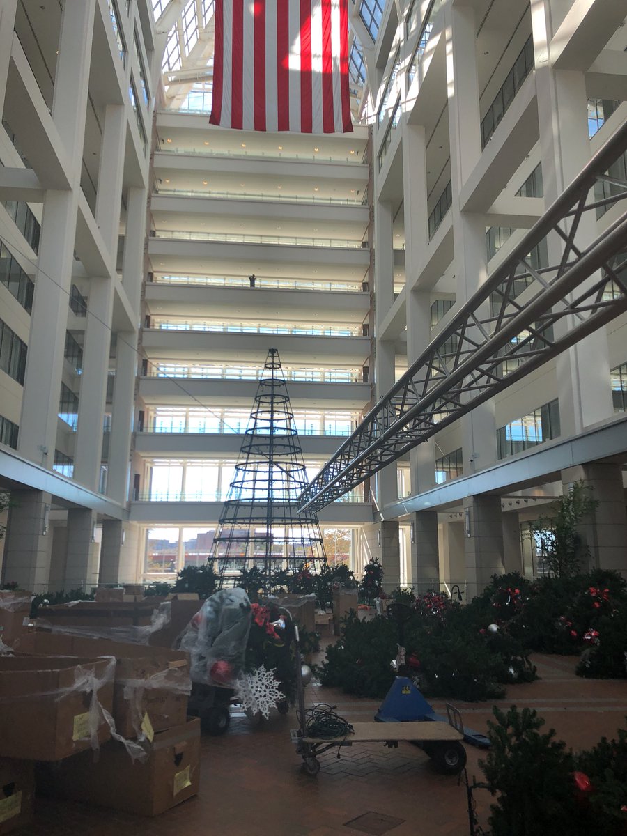 patent_KEY's tweet photo. USPTO annual Christmas tree takes one day to build  40 ft high https://t.co/0CJaDgctOI
