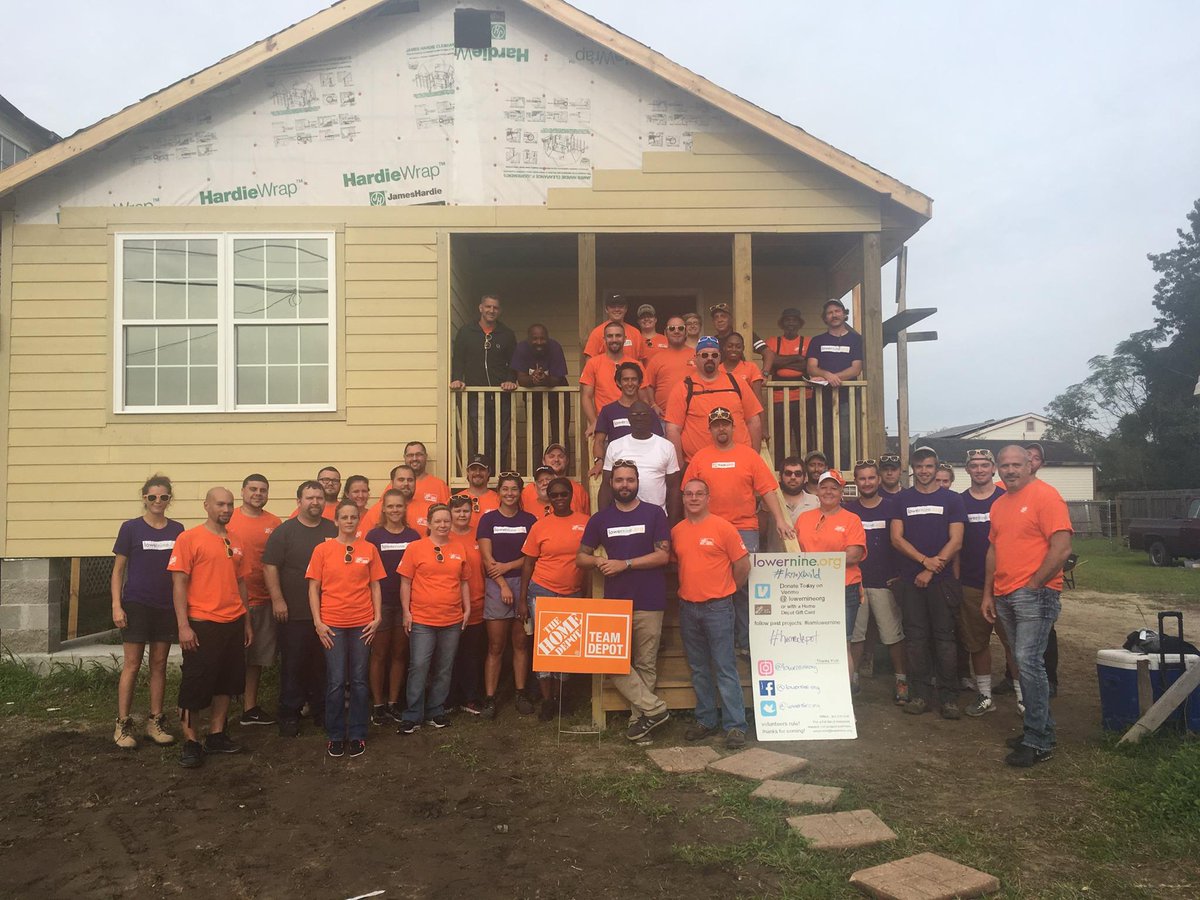 lowernineorg's tweet image. Start the #holidayseason off right! Donate to #lowernine.org for #givingtuesday. Support rebuilding in the Lower Ninth Ward, 12 years after Hurricane Katrina. #iamlowernine #12thnight #rebuild #volunteer  ow.ly/VtE630gHRX8