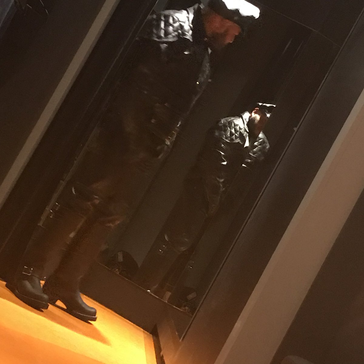 GEARLondon's tweet photo. Wow thanks to all the 🔥 guys who came to @GEARLondon’s #RealGEARGuys session tonite w/ #mattspike u were awesome & pics look amazing... more pics coming soon 😉⤴️. Who’s joining us for tomorrow’s session? For more pics click: https://t.co/bhszbJOdF8 or https://t.co/cEDWVgCJ5C https://t.co/mnw6rIECS0