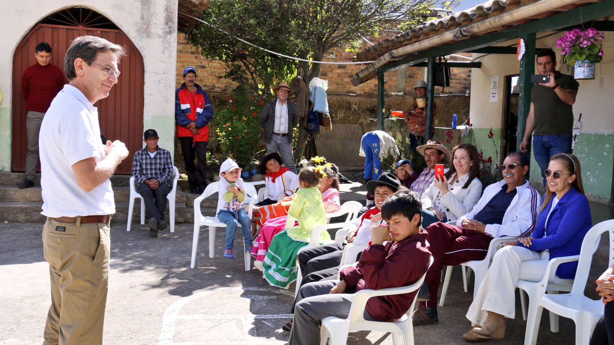 Corpoboyaca's tweet photo. Hoy desde el municipio de Paz de Río en la vereda Socotacito Alto, ingeniero José Ricardo López Dulcey confirma que soñar no cuesta nada, hoy se entrega un Kiosko de Lectura a los niños de la Escuela Rural de la sede IE Técnica Industrial y Minera. https://t.co/fG5Yyt7WJp