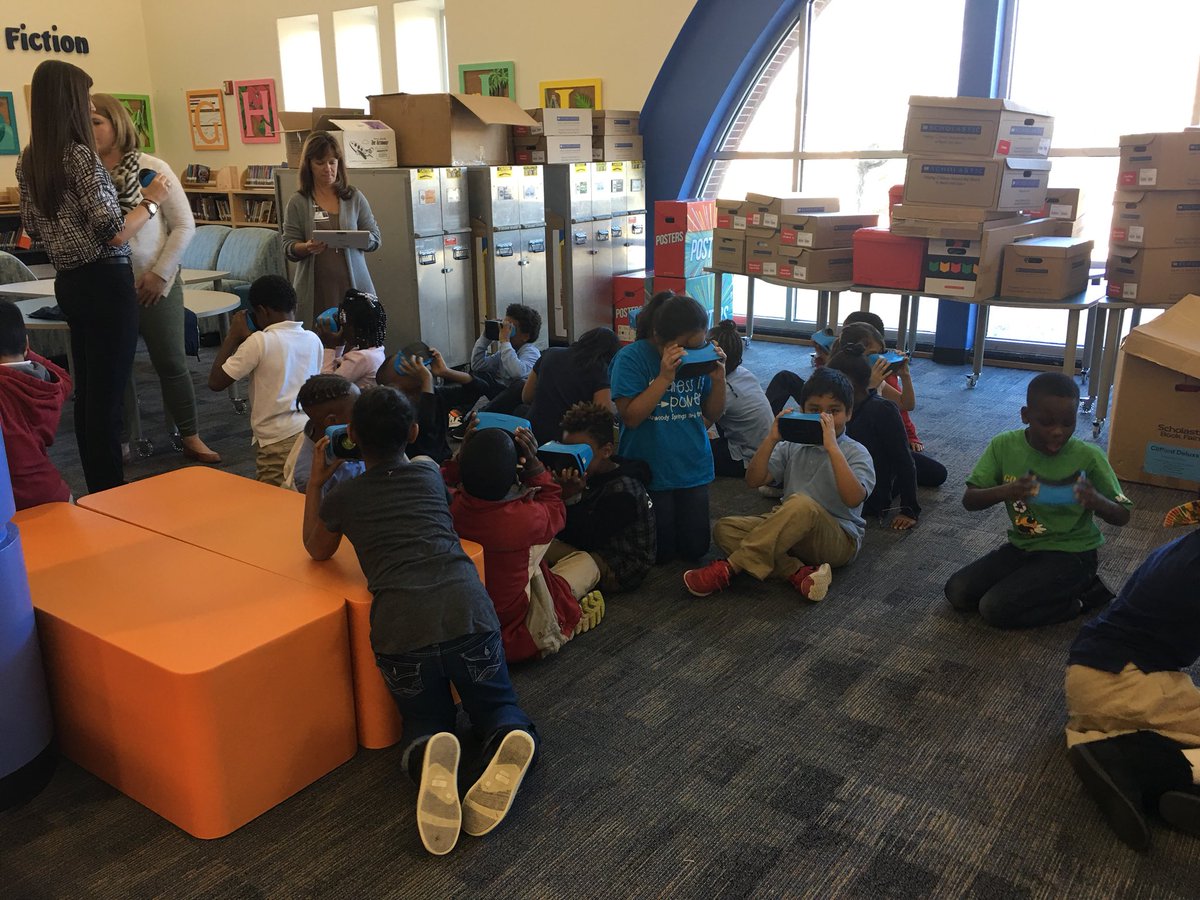 DSESMediaCenter's tweet photo. First virtual field with our Google Expeditions. @MsDiffley ‘s class learning about fossils. #DSESisthebest https://t.co/GjK6c6PjFv