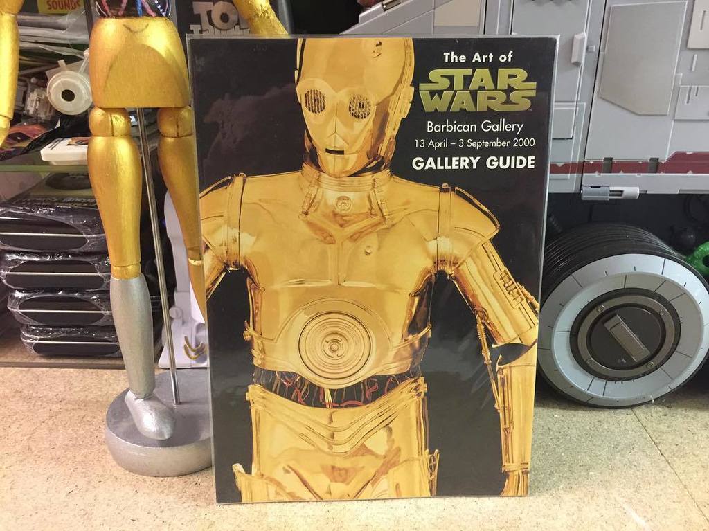 UKToyCollector's tweet photo. #TheArtOfStarWars #BarbicanGallery 2000 Gallery Guide.
#StarWarsFlashback
A photo taken in my #StarWarsCollectionRoom
#StarWars #TheLastJedi #ExcitedForTheLastJedi
@Disney_UK @hamillhimself @popculturequest @futureotforce
#starwars #thelastjedi #sol… https://t.co/ASJMfEhFSz https://t.co/zvvUKnmbTQ