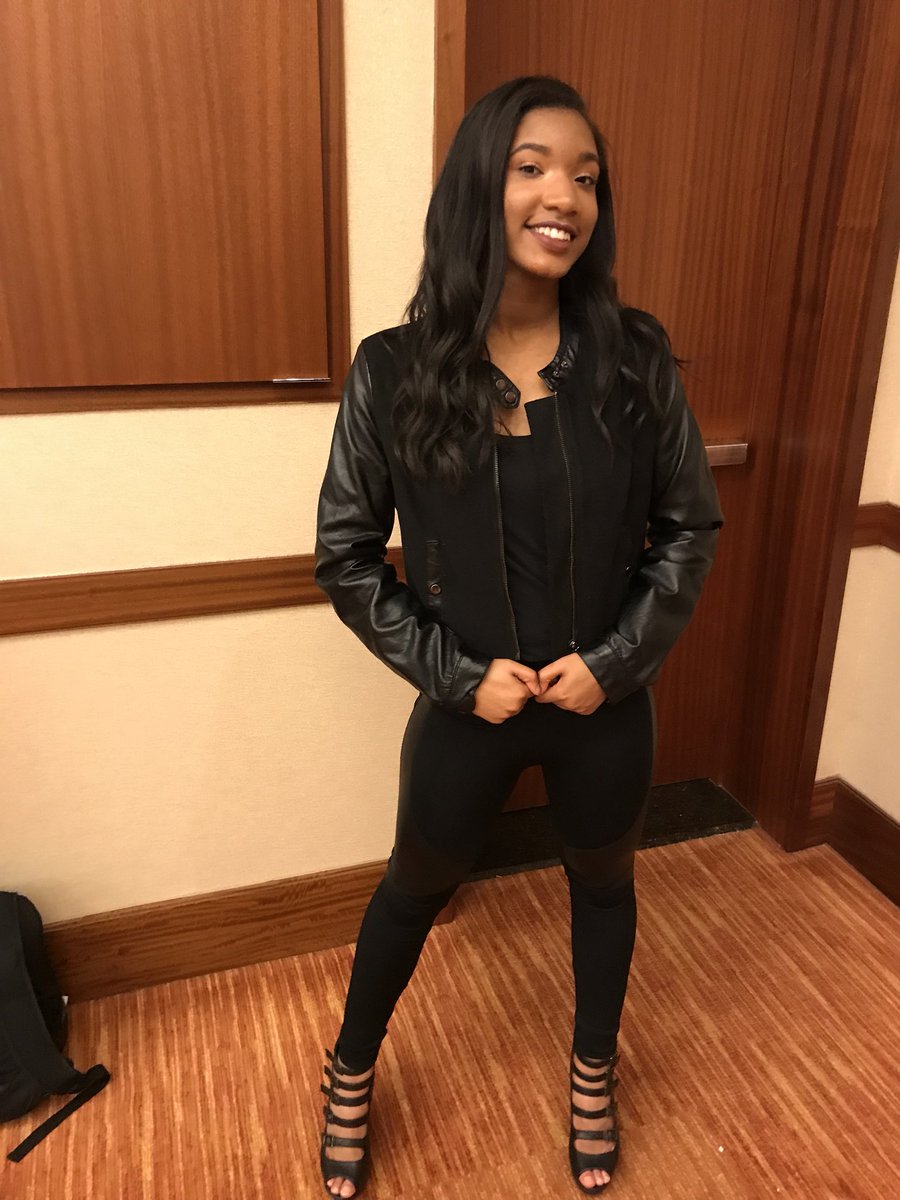 Zakhira_J's tweet photo. #hushstl That night was an awesome experience. https://t.co/wgAi7fEmP4