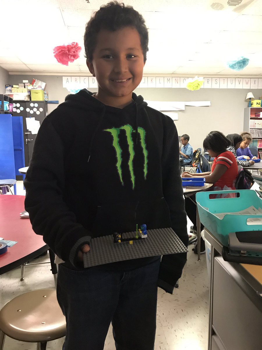 MrsWatt_5th's tweet photo. Building simple machines out of LEGO's! @Warren_Elem #WEproud #wcpslead https://t.co/IY59FAYFp3