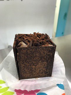 meneSweetSoCal's tweet photo. #Chocolate #lovers rejoice! Come try our #ChocolateCake in a Box.  #Cake &amp; #Mousse Combo surrounded by #chocolate. Open until 7 pm. @Menesweet @MagParkBurbank https://t.co/edwXmPgoFX