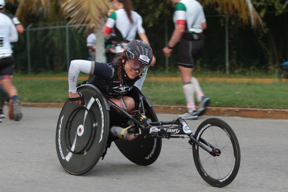 lizmcternan's tweet photo. Smiling in the Marathon portion of an @IRONMANtri #Cozumel #Ironman #HandcyclingTriathlete #Swimbikerun #ArmsOnly #TeamCAF #GivingTuesday https://t.co/3wz80FKMzo