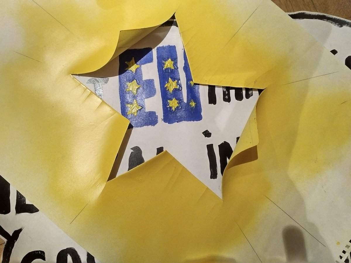 MarxdeMorais's tweet photo. Inspiring talks with our well known #GospelOak ArtDuo #Archiu. You may remember their #BREXIT installation at #QueensCrescent &amp; in #Hampstead. We talked about new ways to increase our #neighborhood, for example with #art or #GuerrillaGO. Proudly present #LadyQueensCrescent #GOSAM https://t.co/F4B2rLPME6