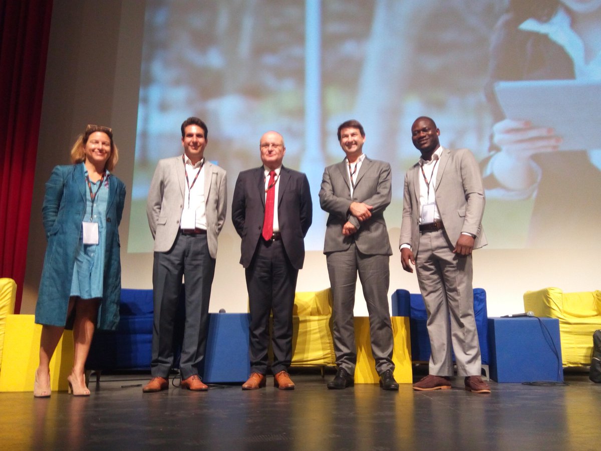 simplebuilds7's tweet photo. Aux ATDA 2017 à Abidjan sur le thème "Les objets connectés et le Big Data pour réussir sa transformation digitale " #CTA #sec2A https://t.co/9LMfWtTUqz