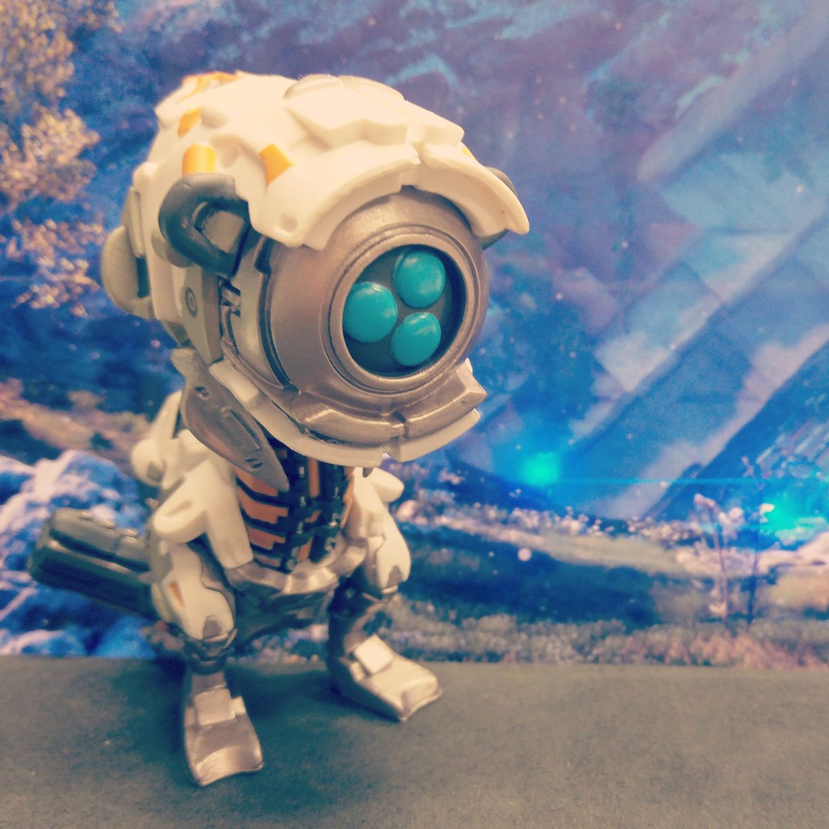 romyhalfweeg's tweet photo. It's so adorable 💙 #babywatcher #FunkoPop #HorizonZeroDawn https://t.co/ZzYcJ97mDE