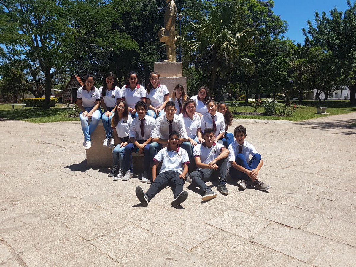 DaleQueSePone17's tweet photo. #17🎓🎓🎉💝 https://t.co/rE87Rqrb4k