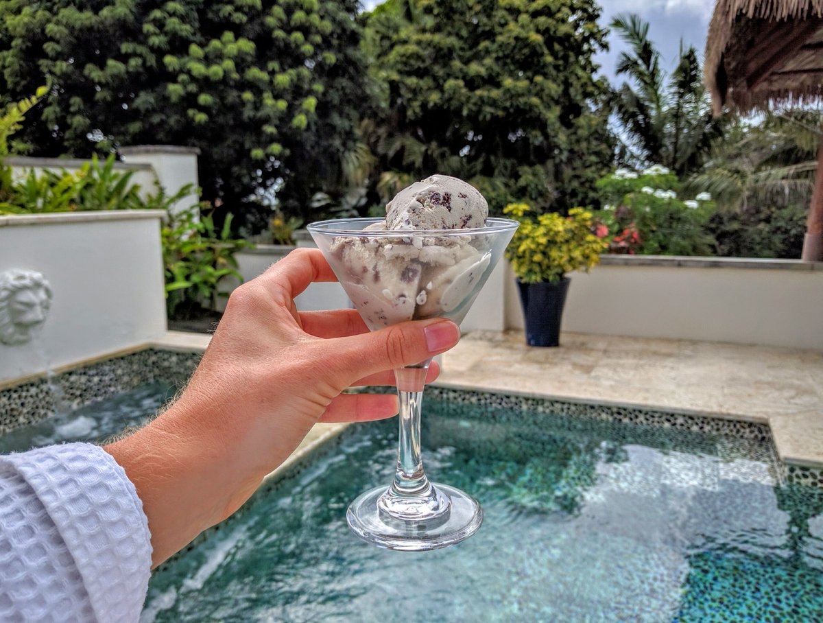 WanderlustersUK's tweet photo. Oh hello sunshine and ice cream @paradisenevis 🌴🌴🌴 #wishyouwerehere https://t.co/zFe7CmaTiC