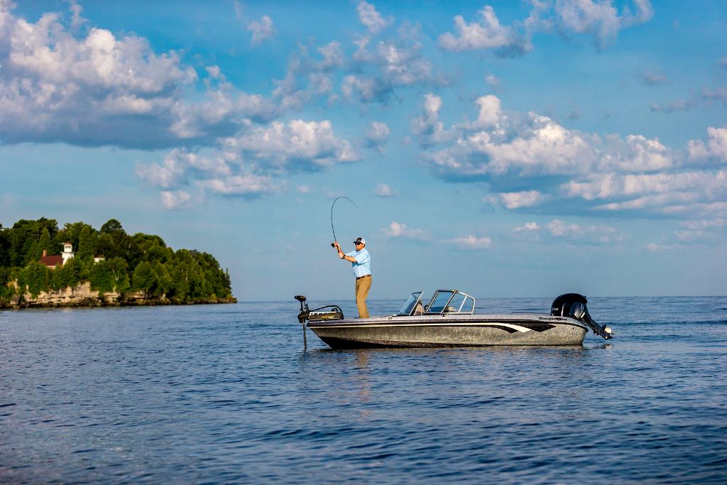 garminfishhunt's tweet image. Fish the middle. Preloaded HD maps have 1&apos; contours shore to shore. #ECHOMAP #FishGarmin