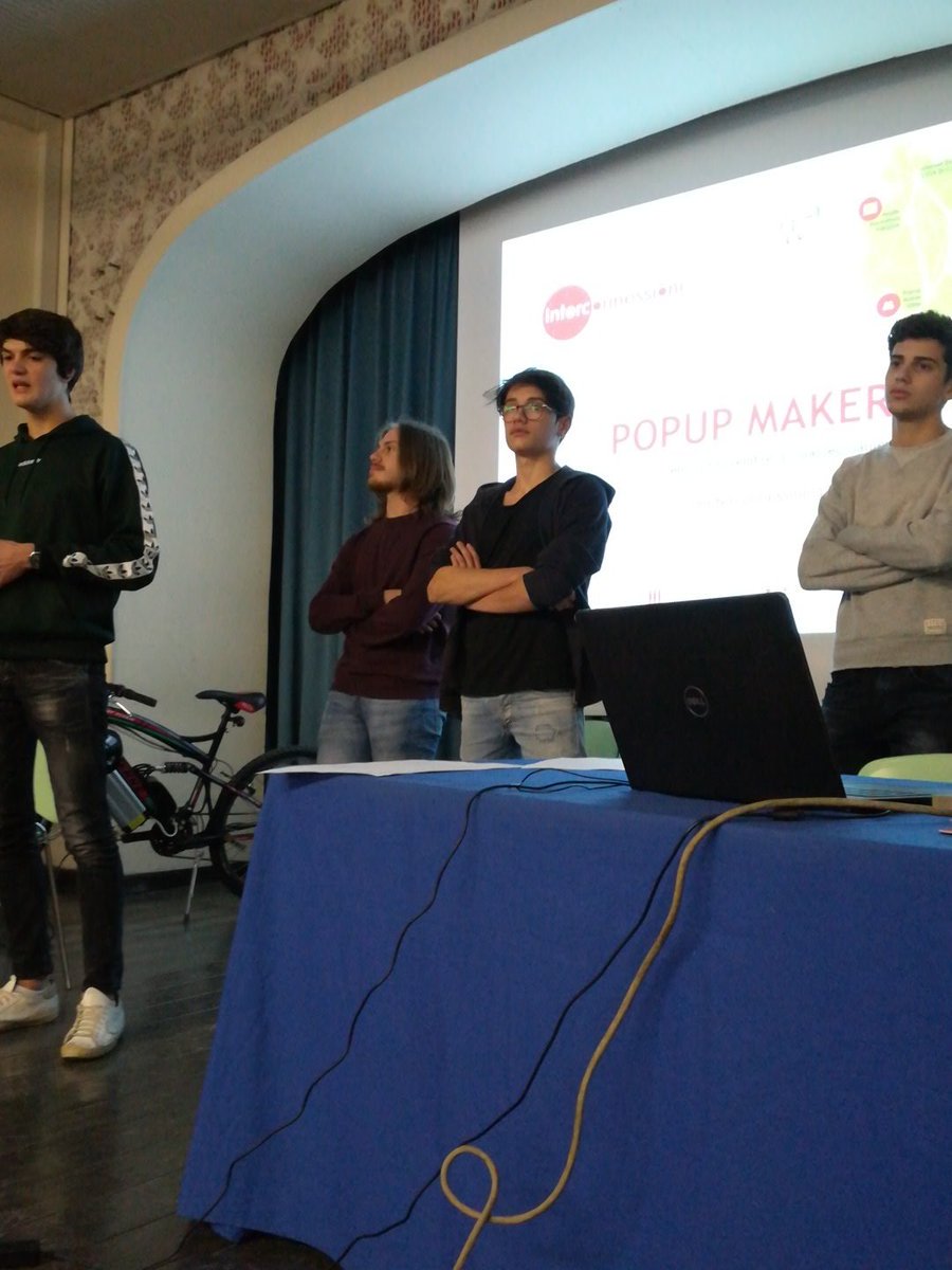 fmdigitale's tweet photo. #interconnessioni17 La #domotica come migliora la vita degli over 65? Oggi al #PopUpMaker rispondono studenti, giovani anziani umbri e Maker ternani, con tantissime idee @VillaUmbra @RegioneUmbria @VillaUmbra https://t.co/Dzu1AD2iOG