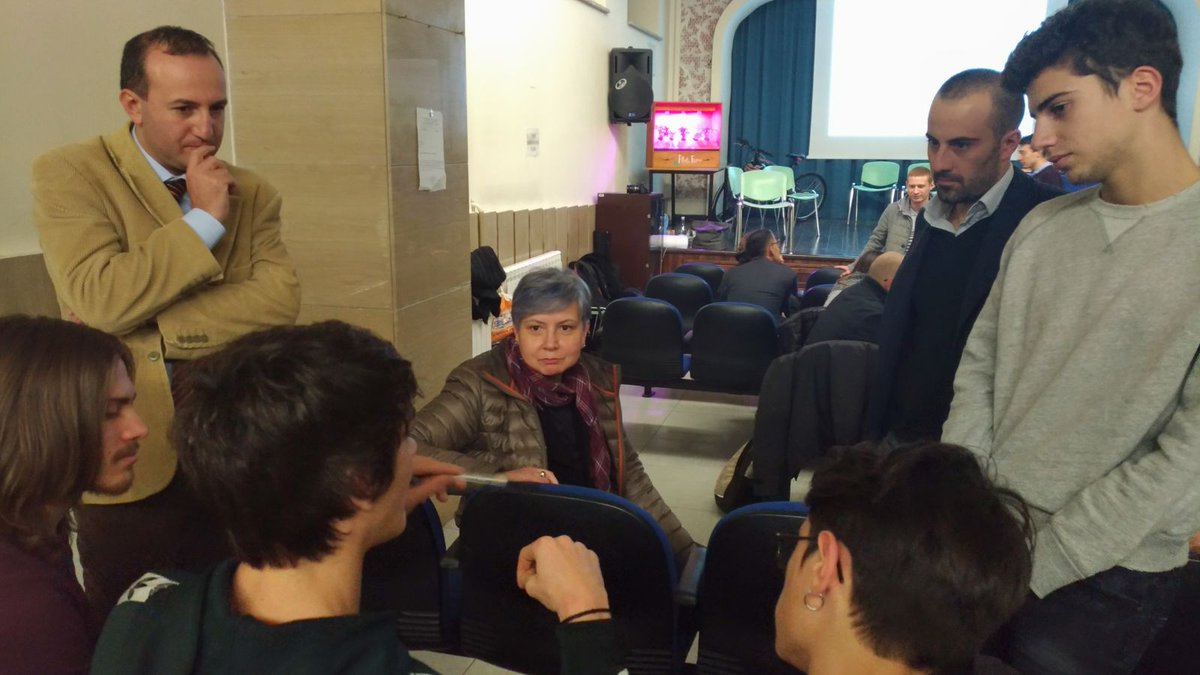fmdigitale's tweet photo. #interconnessioni17 La #domotica come migliora la vita degli over 65? Oggi al #PopUpMaker rispondono studenti, giovani anziani umbri e Maker ternani, con tantissime idee @VillaUmbra @RegioneUmbria @VillaUmbra https://t.co/Dzu1AD2iOG