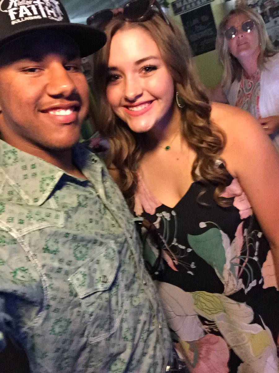 jadeaardal's tweet photo. Happy birthday to one of my fav peeps!!! Congrats on making it to adulthood, try not to get thrown in jail (: https://t.co/lIJ9LTleSu