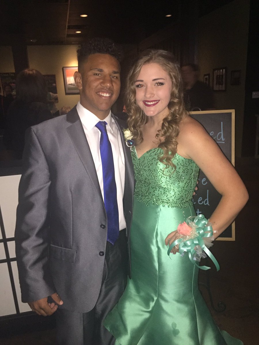 jadeaardal's tweet photo. Happy birthday to one of my fav peeps!!! Congrats on making it to adulthood, try not to get thrown in jail (: https://t.co/lIJ9LTleSu