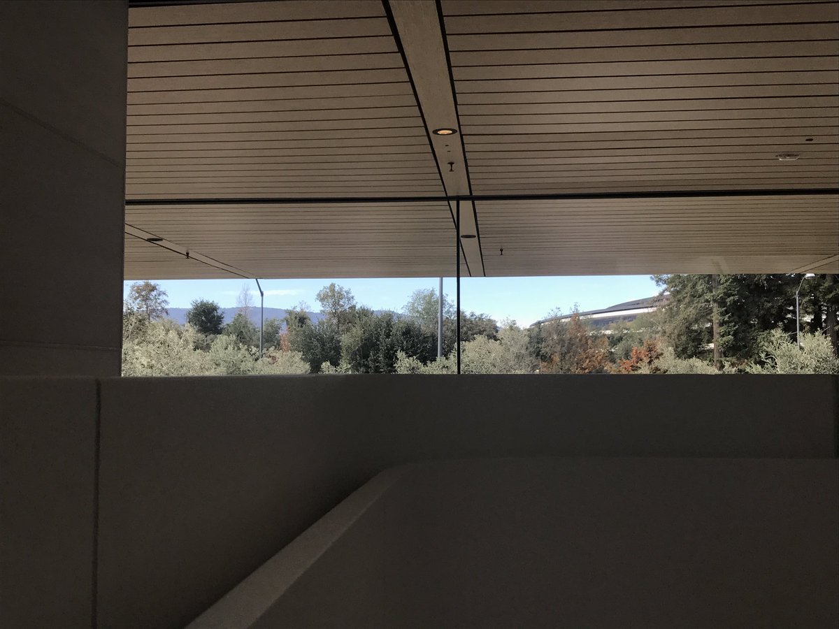 JohnKingSFChron's tweet photo. My visit to Apple's new @FosterPartners visitor center confirms two things. There's such a thing as lavish minimalism ... (1/2) https://t.co/MjdUmDXKSH