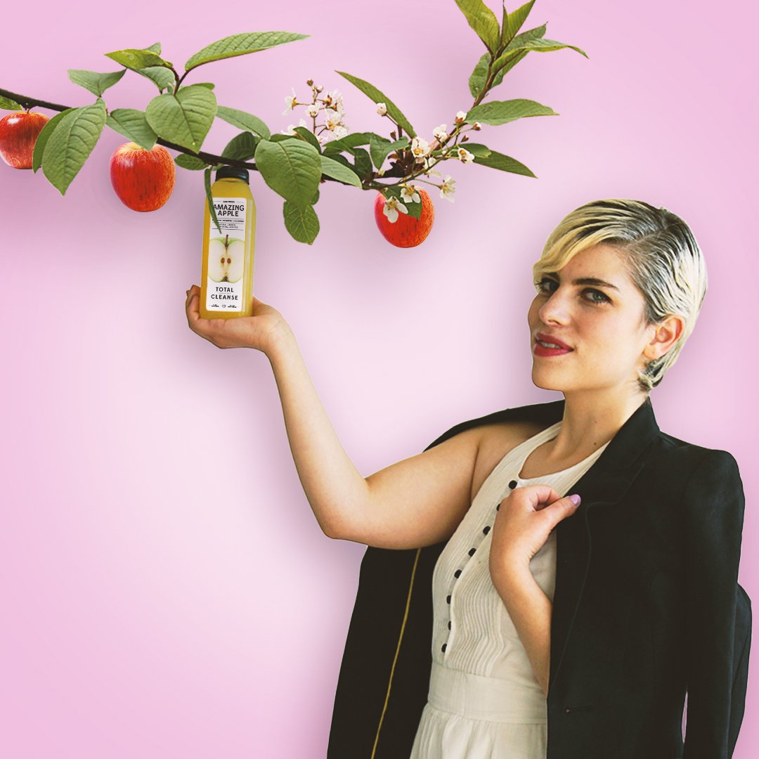 ChicSophistic's tweet photo. Reaching for the stars is not always easy ✨🐈...so I find ways to make other parts of my life easier 🙌 Thankfully I have @totalcleanseca to help me stay healthy on the go!! 🍎💕🙆😛 #TotalCleanse #ChicSophistic #AmazingApple #Juice #HealthyLifestyle https://t.co/Hipu19hBXh