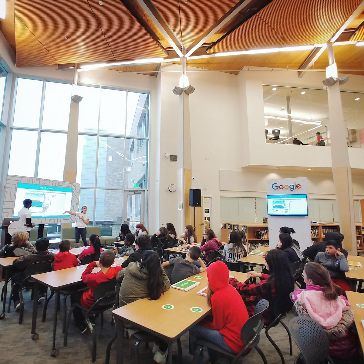 SPHSPHSPHSPH's tweet photo. Super HYPED to have @Google + @OregonGovBrown join my class today to teach @scratch & talk about the importance of @CSforALL ! 🤓🙌💡 @GoogleCSFirst @GoogleForEdu @ScratchEdTeam @oregoncsta #CSforAll #CSforOregon ❤️ https://t.co/7vPviaSxVN