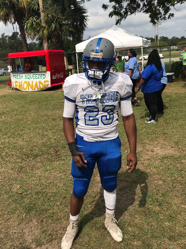 CoachRaw_'s tweet photo. Congrats to my guy Jevon Chambers 6’2 205 LB out of Savannah High School on his latest offer from Charleston Southern🔵 @coachrun_shoot https://t.co/7fnUXH1sTN