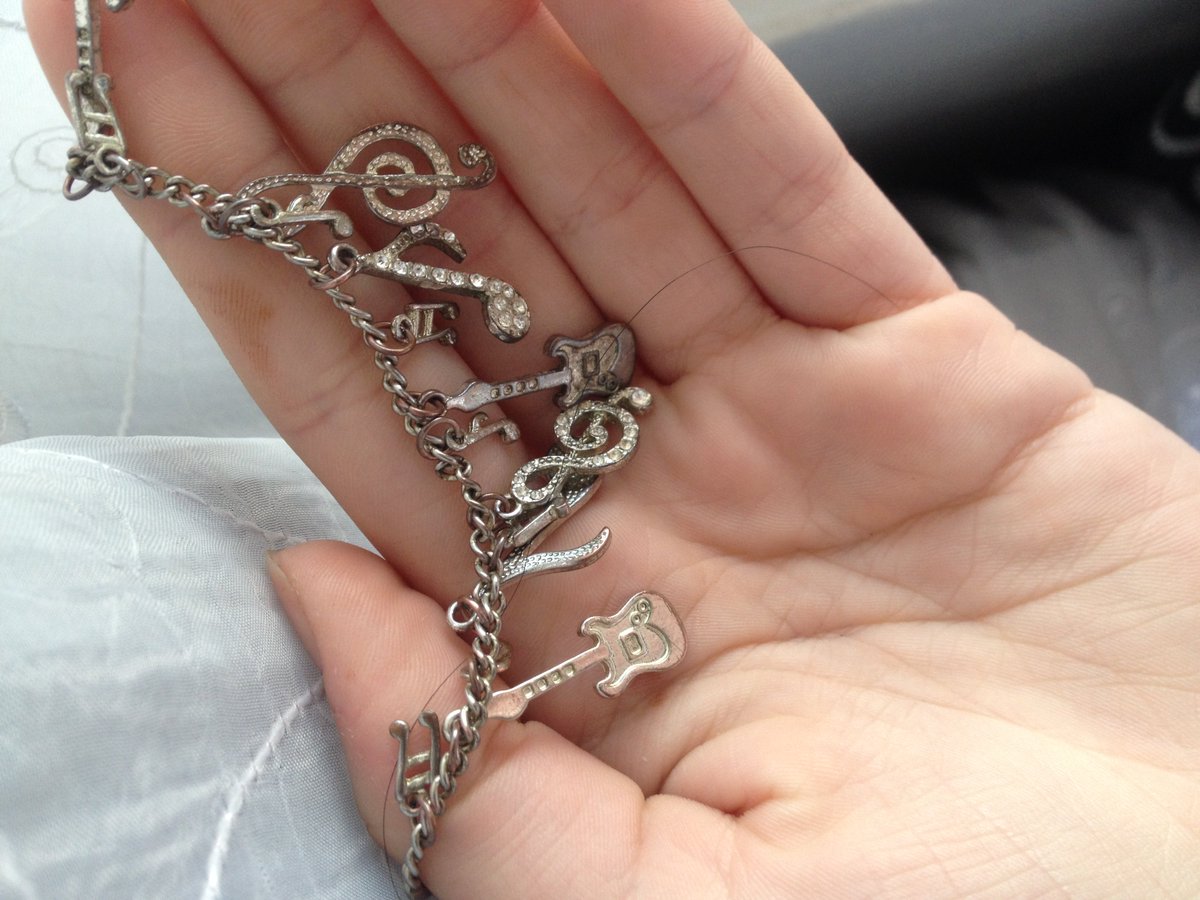 _NHCfangirl_'s tweet photo. Yust got this,and I'm in love with it!😍👑 #powerofmusic #musiclover #NHC @NewHopeClub @NewHopeReece @NewHopeBlake @NewHopeGeorge @OrchieNatasha @SoullaCostanda @Jamiebibby78 https://t.co/cTKXMJbg7g