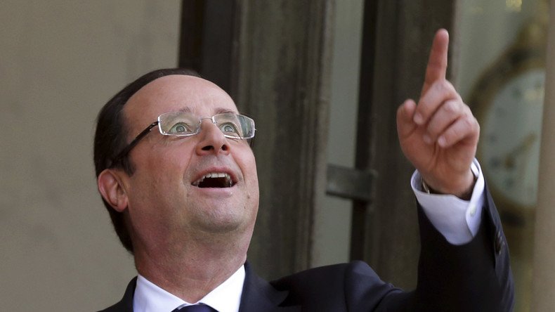 RTenfrancais's tweet photo. François #Hollande, «Monsieur petites blagues», reçoit le grand prix de l'humour #politique
➡️ https://t.co/ITr4YX3qzK https://t.co/rfFUZ6Asxx