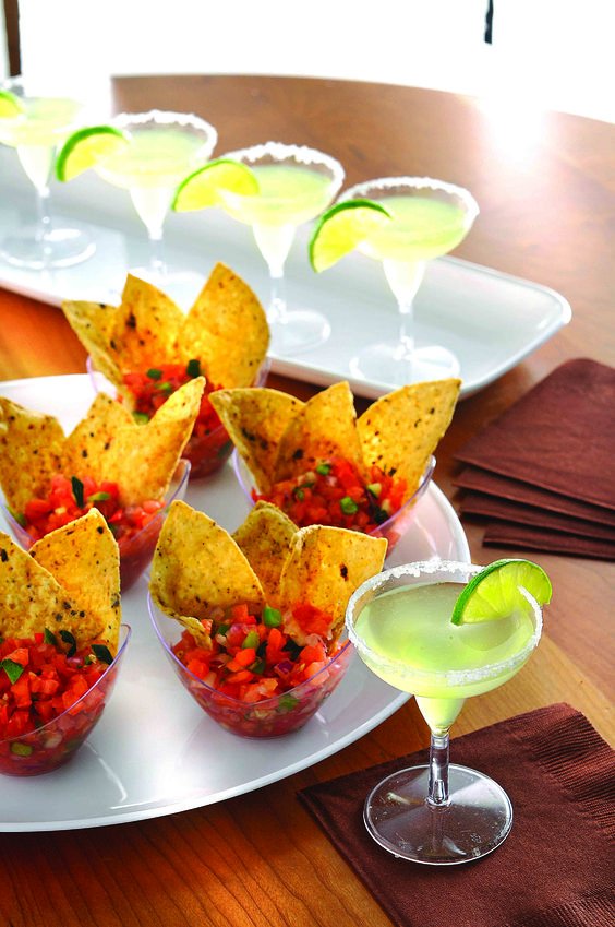 MissionFS_UK's tweet photo. Looking for new and innovative #canapé ideas to serve alongside your drinks offering this #festiveseason? These mini chip and dip bowls are easy to eat and packed full of flavour, great for the Christmas party occasion https://t.co/TxSo2F5HjP