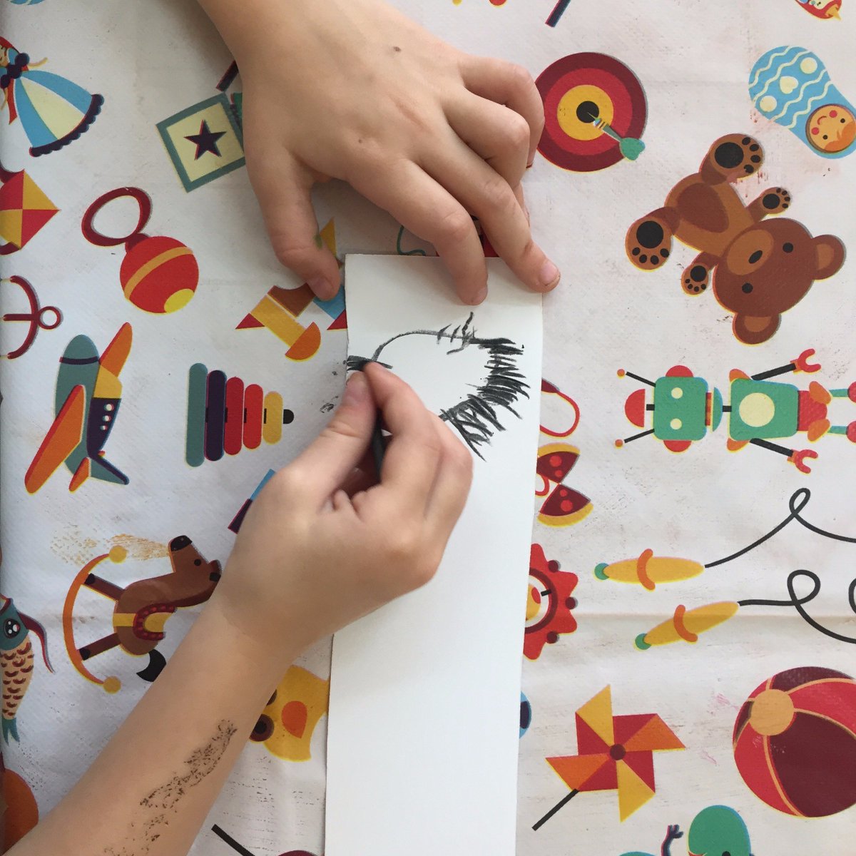 Llor_Fundacio's tweet photo. "Mirem amb ulls diferents"
#P4 #projecte #elssentits #pintemambcarbonet #artistes https://t.co/4jQtBMYYWA