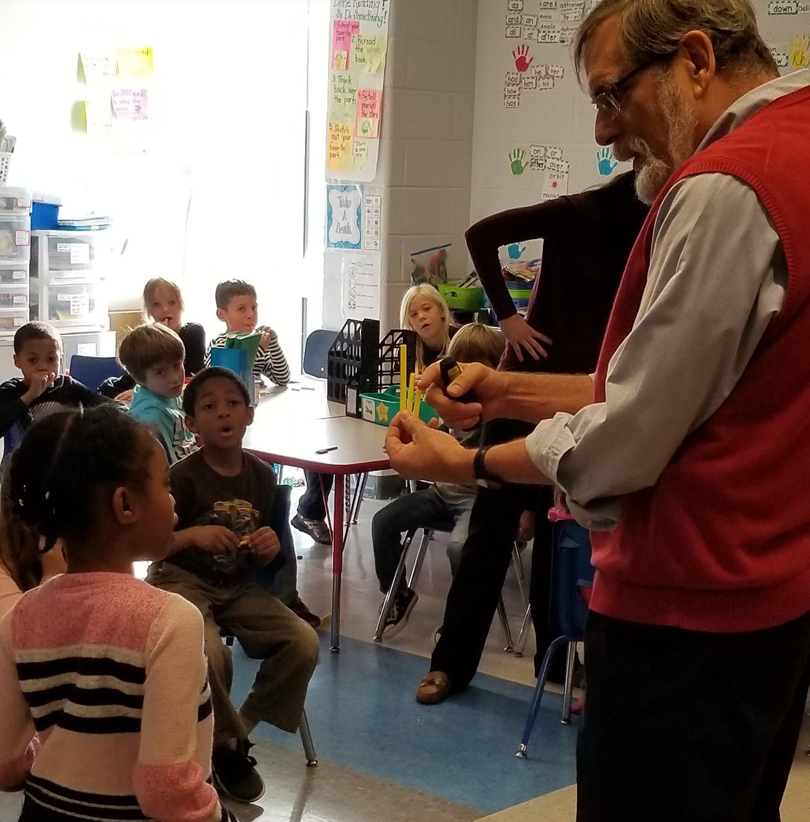InspiredSchool's tweet photo. Expert mathematics educator @steve_leinwand conducts a #demonstration lesson for early elementary teachers on exploring the ordering of 3 lengths using indirect comparisons #ccssm #mathinstruction #embeddedPD #teacheraslearner https://t.co/u8rufub6JW