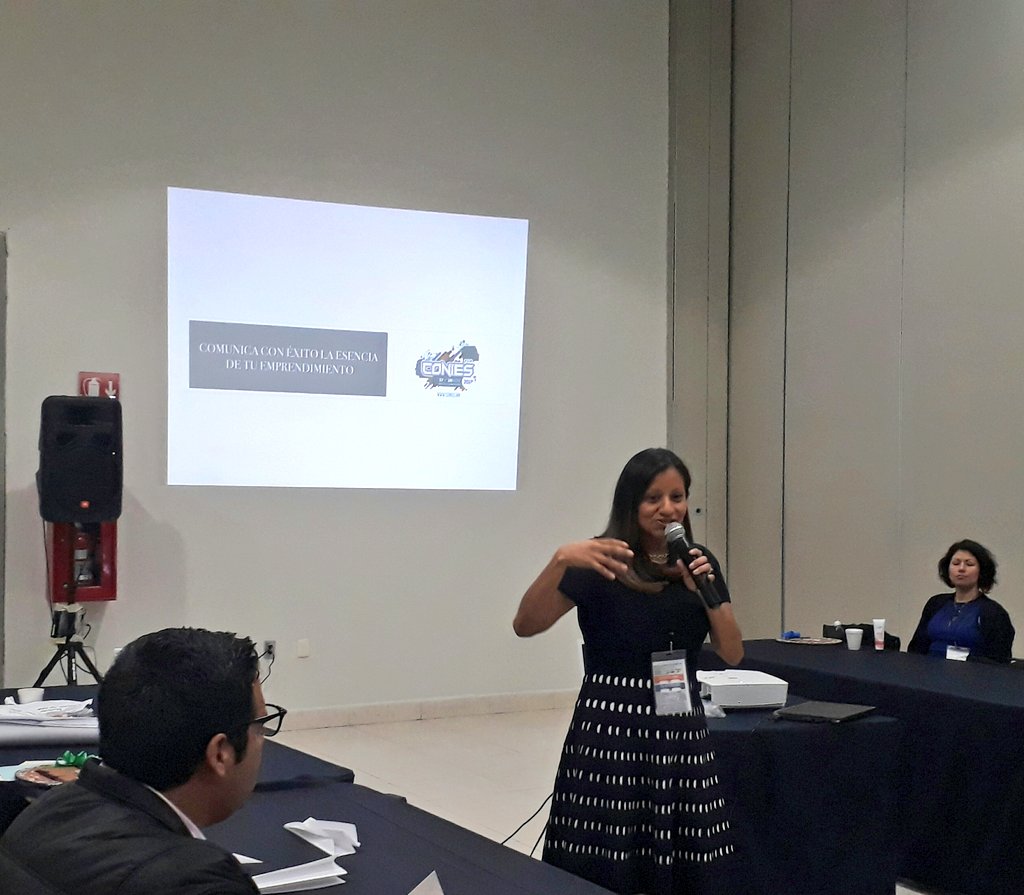 utvco's tweet photo. Participa nuestra rectora Mtra. @nydiadelhi en taller de #CONIES2017, "Comunica con éxito la esencia de tu emprendimiento", impartido por Nancy Díaz Cabañas, consultora internacional de medios internacionales. https://t.co/od6ItWUUHa