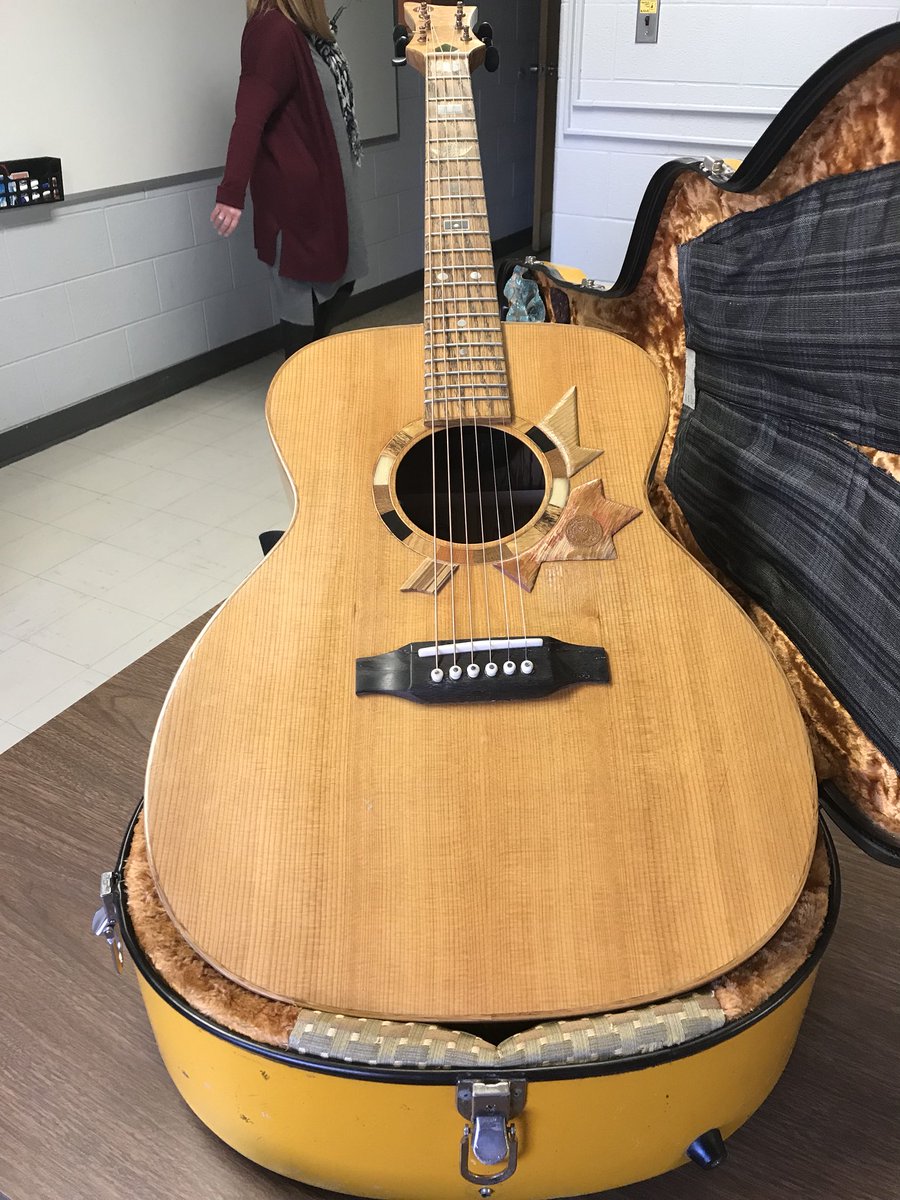 WGDBossHog's tweet photo. What an amazing week to be a Razorback. First we get to hear @brock_mcgillis speak about his life experience and today we have Jowi Taylor’s Six String Nation visit us. What a thrill to listen to his stories of Canada and to hear our students perform on Voyageur. https://t.co/vFznk4ZgeH