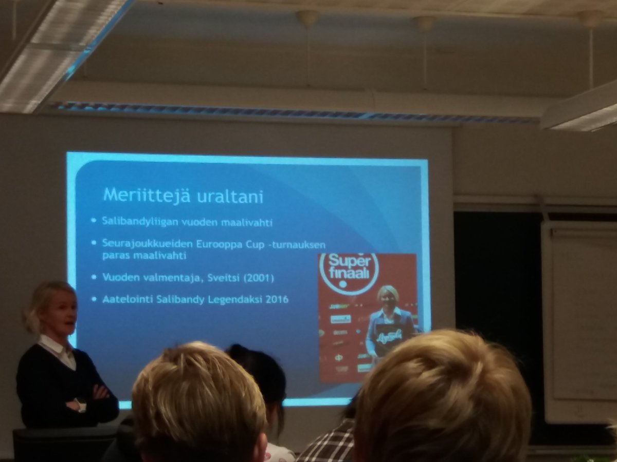 SatuSoivanen's tweet photo. Kati Suomela kertoo urheilu-  ja valmennusuransa kohokohtia tosi värikkäästi. #valmentaakuinnainen - tilaisuus, kiitos kerronnasta! https://t.co/EsKwIKFeqj