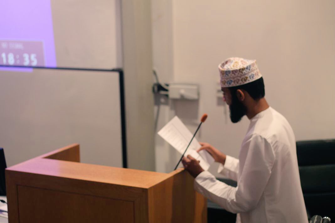 🎤📖
على المعلق الصوتي أن يكون ملمًا بقواعد النحو، وأن يُحسن القراءة السليمة..
إتقانك لمهارات اللغة والنطق الصحيح يدفع المستمع لمتابعة استماعه لك بعيدا عن التشتت..
#التعليق_الصوتي
#صوتي_حياة ✨