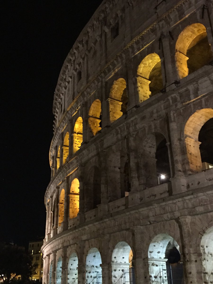 Vaskys15's tweet photo. Night walks at Rome 🌖 #rome #travel #italy #Trip #summer #vacation #follow https://t.co/26dhi99hkq