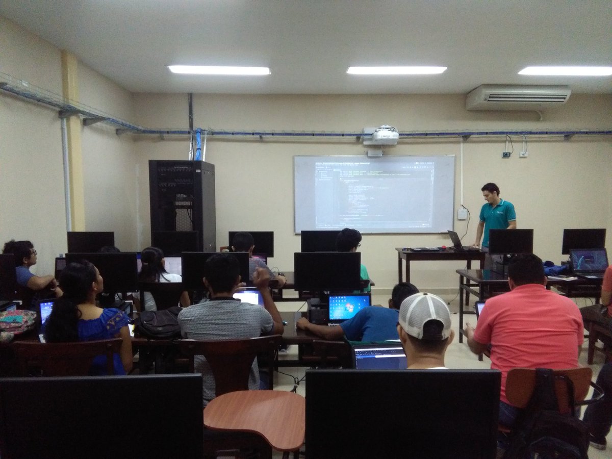 leiver_jimenez's tweet photo. Hoy compartimos con los muchachos de la UNAN-León sobre conocimientos básicos de #IoT #COMPUTRONICA https://t.co/UYdvUDyIaf