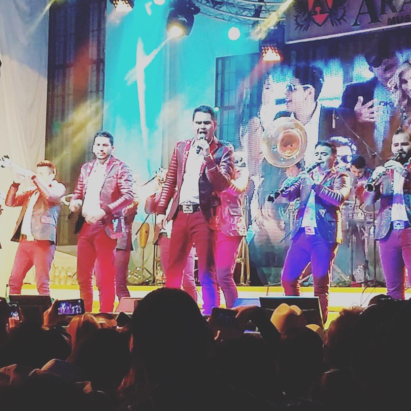 Samuelrecodito's tweet photo. Buenos días Plebes!! Ya se aprendieron nuestro nuevo sencillo #Tiempo??? https://t.co/fw1i5PGHTO