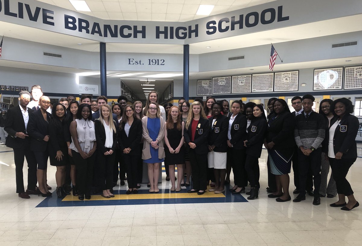 mississippideca's tweet photo. Day 28 of #DECAMonth dress professional #msdeca https://t.co/qtccIg1qPZ
