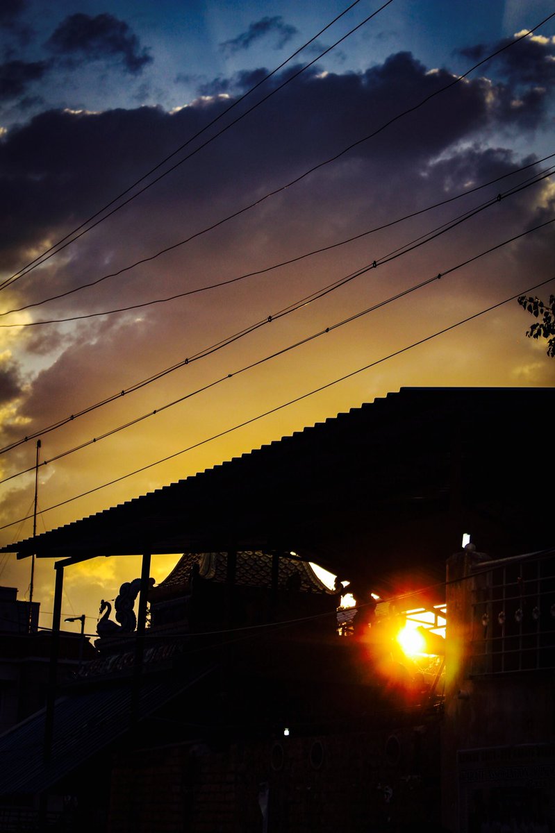 PhotographyPras's tweet photo. SUN set today evening in chennai ‘! #Prasphotography @ChennaiRains @chennaiweather https://t.co/YZ0u60fhfE