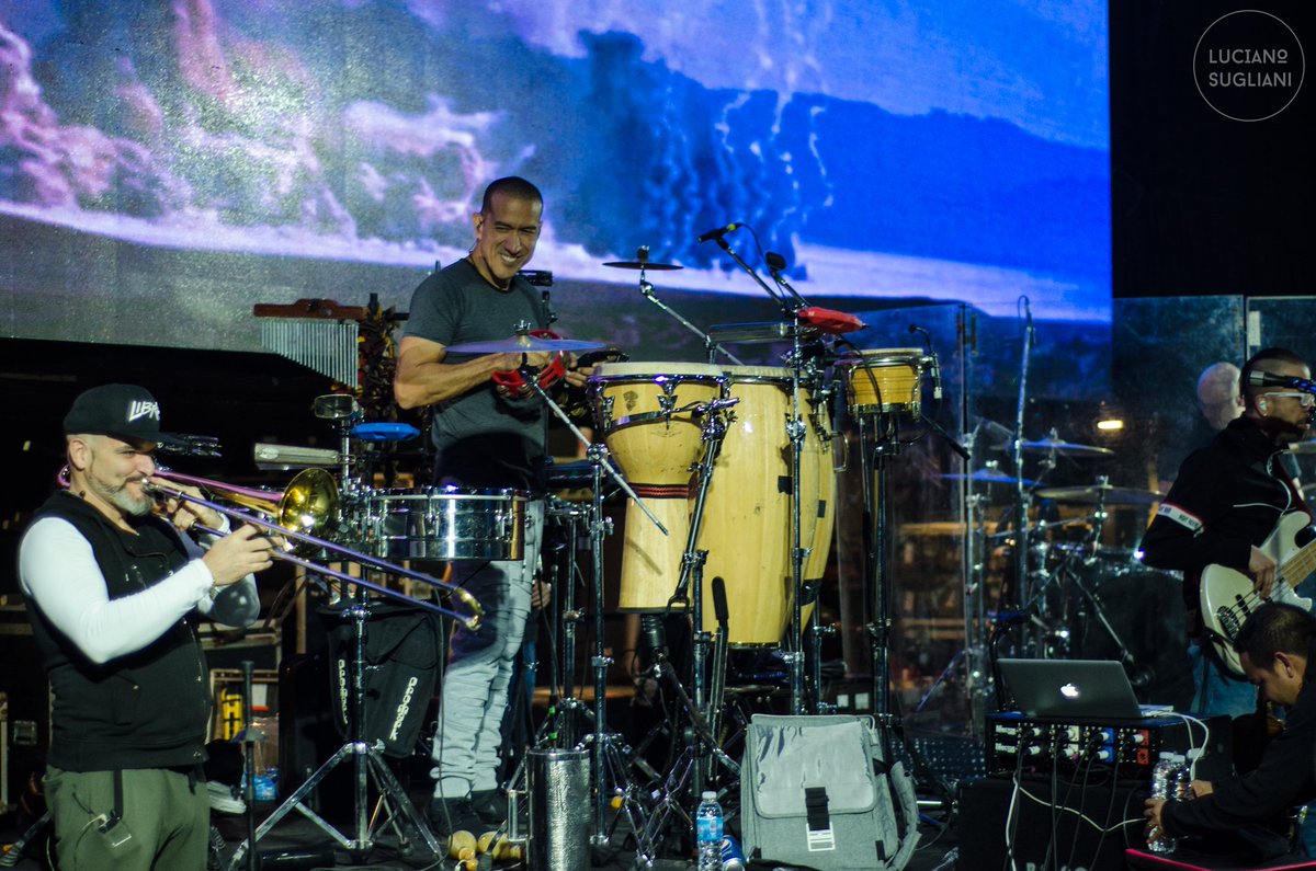 TinyaMusic's tweet photo. Franco De Vita @FrancoDeVita - Soundcheck con Jose Gregorio Hernandez, Brailyentertainment e Ivan Barrera.
Estadio Luna Park @stadiumlunapark  
#Francodevita #LibreTour #Argentina #LunaPark #Musica c/ @EternamenteFDV https://t.co/cDol5X09p6