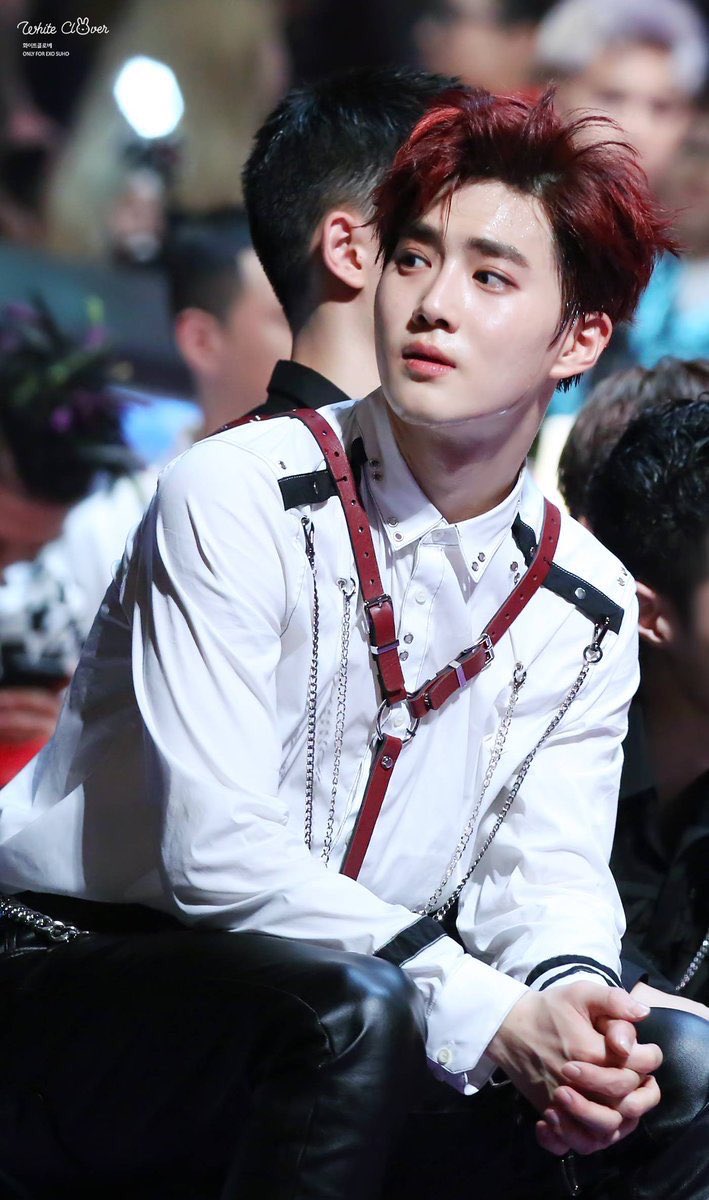 silksuho's tweet photo. I wonder how his stylist is gonna top this look for this years mama https://t.co/0Hs4qadB9F