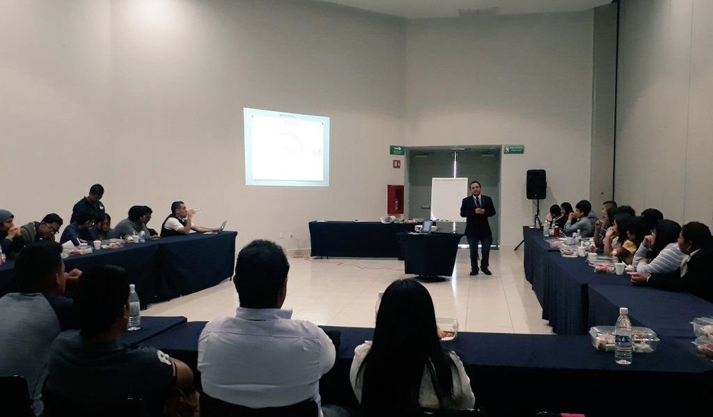 utvco's tweet photo. Imparte dir. de @Cognitivo_UTVCO, Mtro. @pssantaella taller "MetaEmprendedor", en #CONIES2017. #Guanajuato
Explica diferencia entre qué es un auténtico emprendedor y un "fan tendencioso del emprendimiento".
#EducaciónQueInnova #Oaxaca https://t.co/IzYZxsm0dW