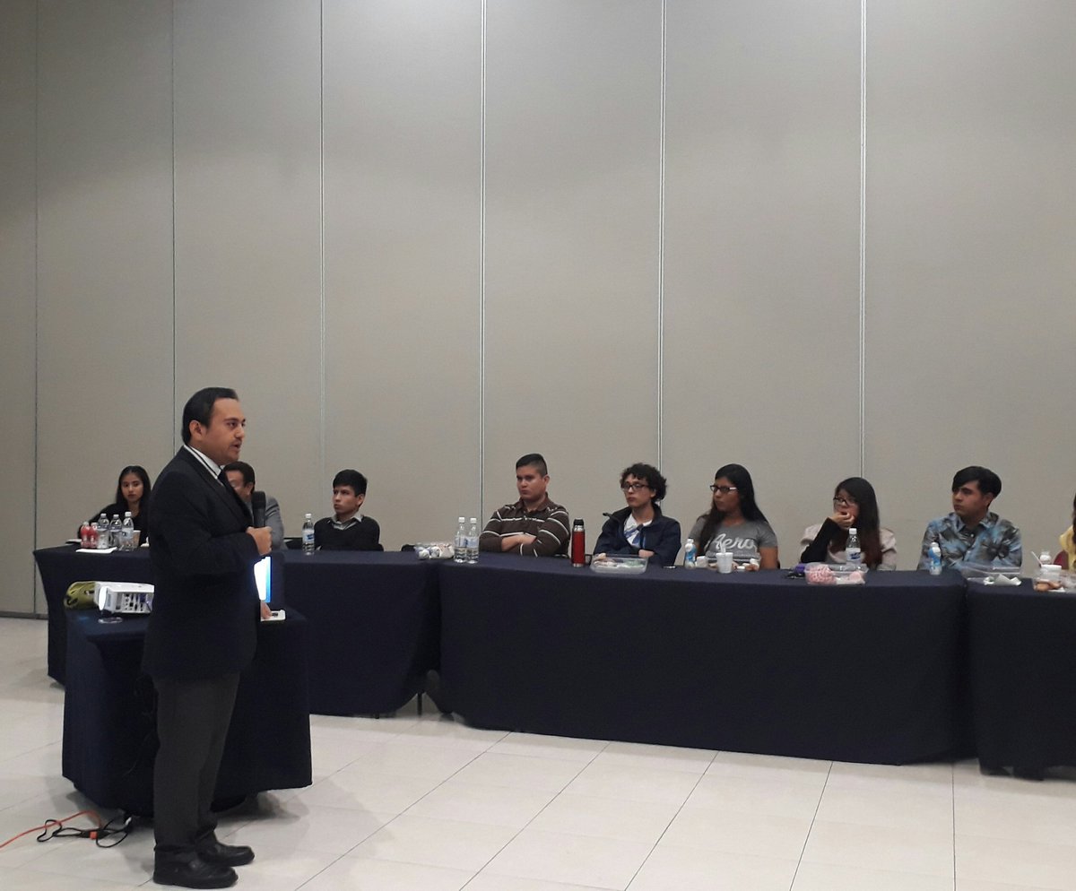 utvco's tweet photo. Imparte dir. de @Cognitivo_UTVCO, Mtro. @pssantaella taller "MetaEmprendedor", en #CONIES2017. #Guanajuato
Explica diferencia entre qué es un auténtico emprendedor y un "fan tendencioso del emprendimiento".
#EducaciónQueInnova #Oaxaca https://t.co/IzYZxsm0dW