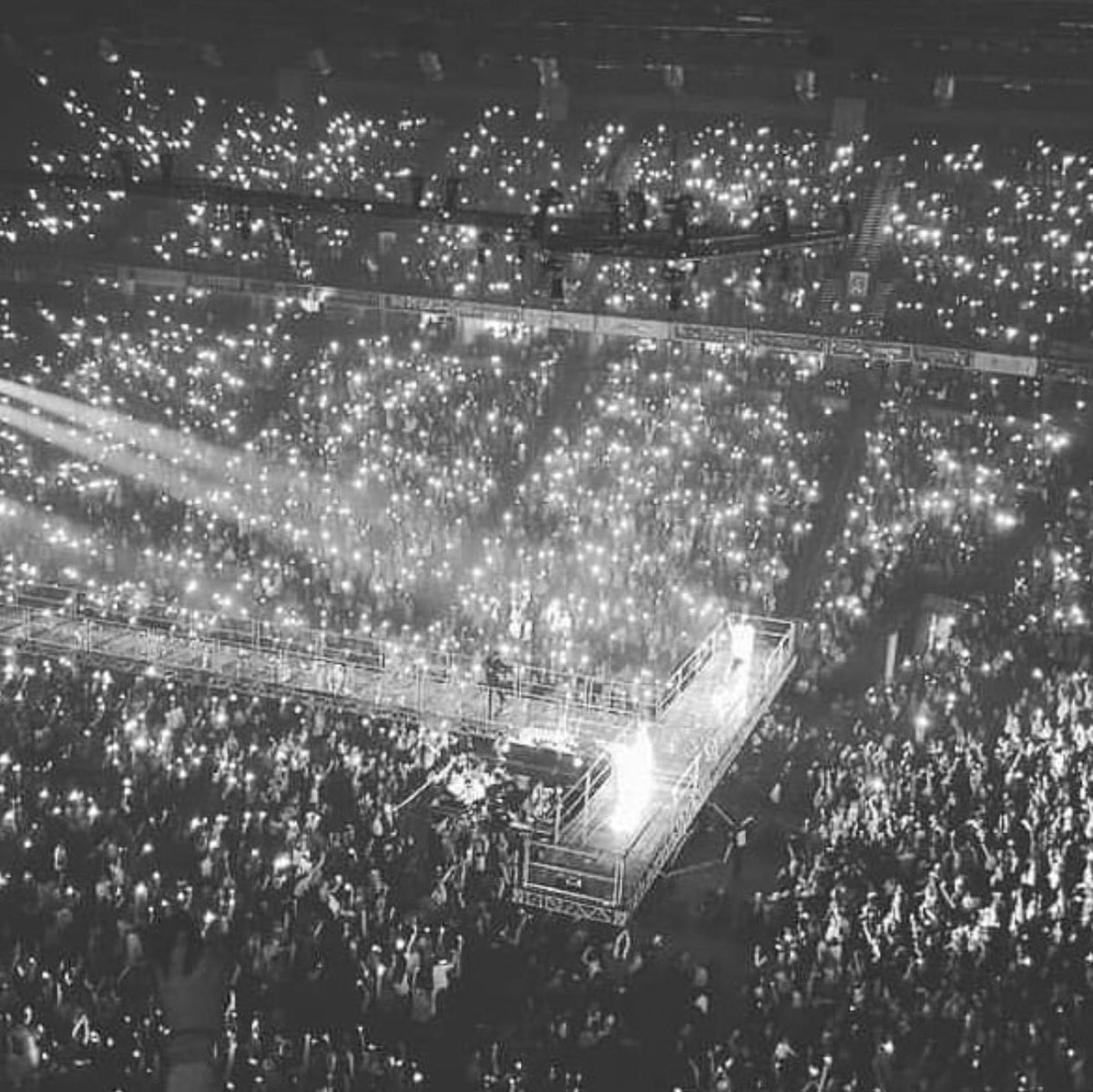 o_holi's tweet photo. Proud to have been apart of this tour. Big love to the WHOLE Little Mix team for an unforgettable experience &amp; making me feel hella welcome, it’s been a blessing being surrounded by so many talented people on a daily 🙏🏿 @lcighlittIemix https://t.co/hMVOrv8eIF