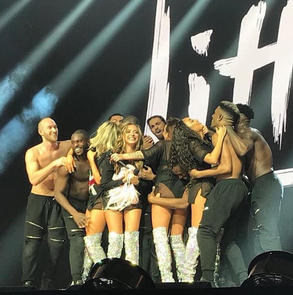 o_holi's tweet photo. Proud to have been apart of this tour. Big love to the WHOLE Little Mix team for an unforgettable experience &amp; making me feel hella welcome, it’s been a blessing being surrounded by so many talented people on a daily 🙏🏿 @lcighlittIemix https://t.co/hMVOrv8eIF